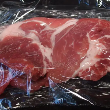 Schnitzel einzeln einfrieren: Frischhaltefolie dazwischen legen