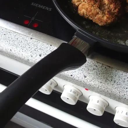 Sicherheitstipps für das Kochen mit Töpfen und Pfannen