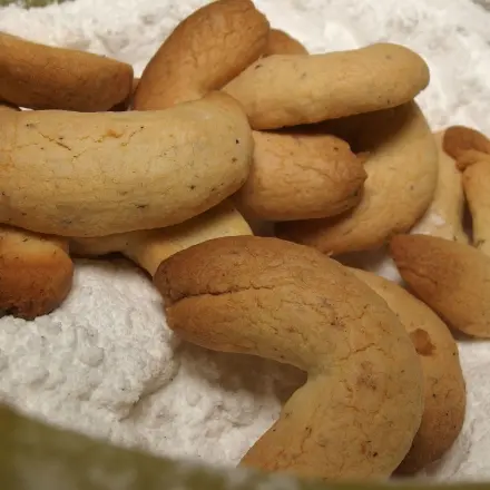 Zeit sparen beim Backen und Zuckern von Vanillekipferl