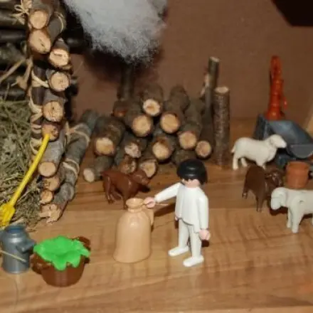 Krippe mit Kindern bauen