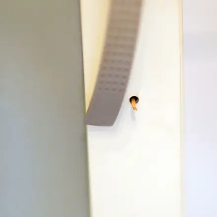 Lockeren Griff vom Schrank befestigen