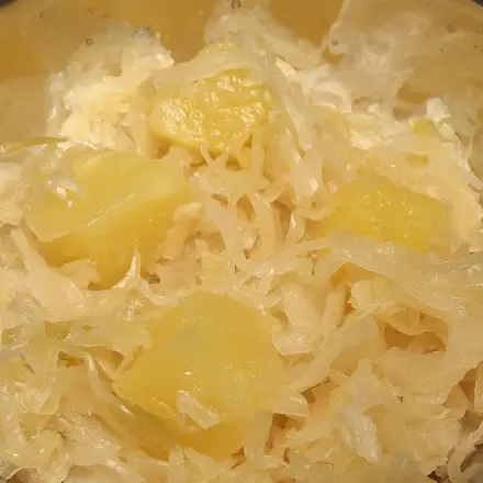 Sauerkraut etwas lieblicher machen mit Ananas und Sahne