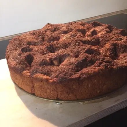 Gezupfter Kuchen mit Zimt und Zucker