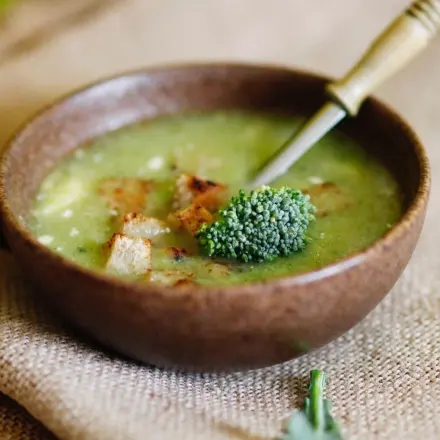 Cremige Brokkoli-Blumenkohl-Suppe