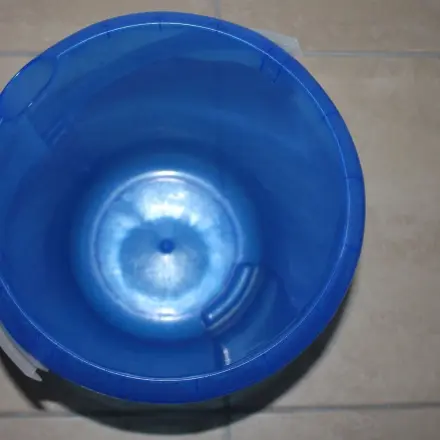 Wetten, dass Männer einen leeren Eimer nicht anheben können?