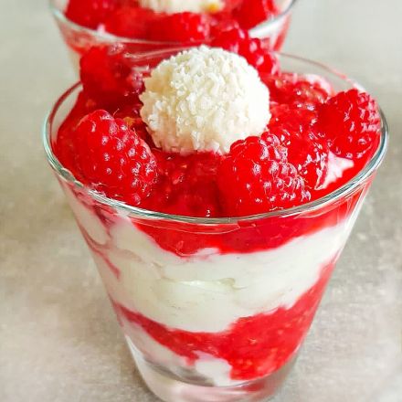 Raffaello Creme mit Himbeeren
