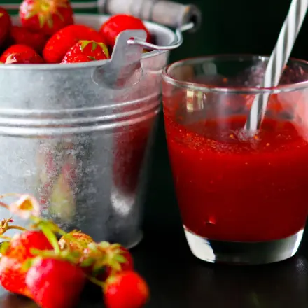 Erdbeer-Mango-Cocktail