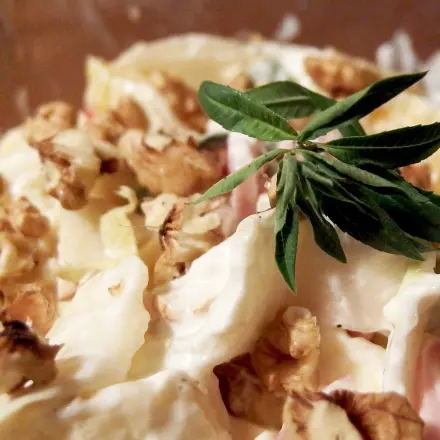 Chicoree mit Orangen, Bananen und Walnüssen