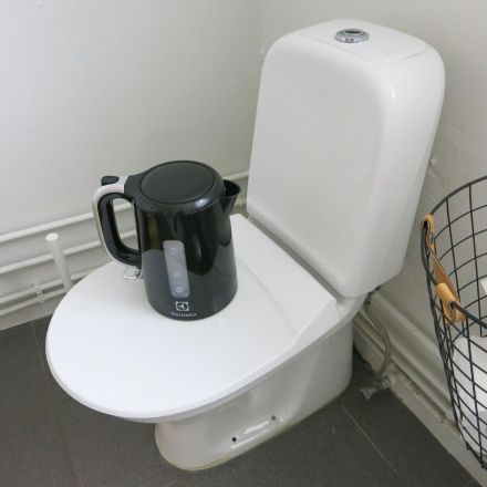 Verstopfter Toilettenabfluss? Kochendes Wasser