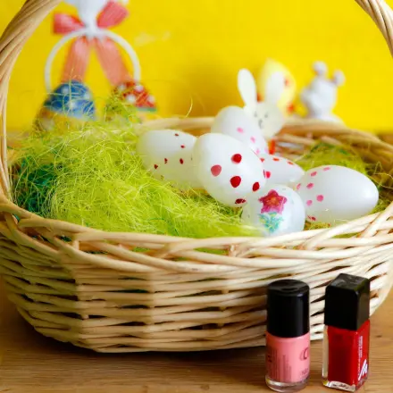 Ostereier mit Nagellack anmalen