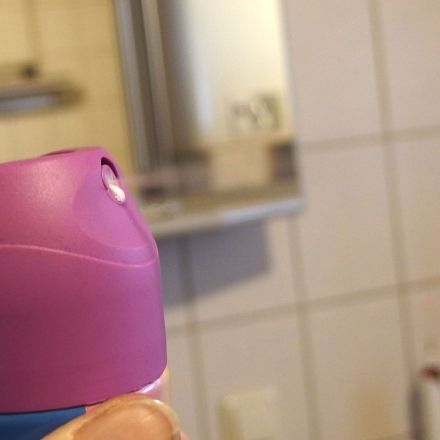 Haarspraynebel im Bad vermeiden