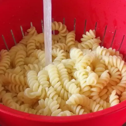 Nudeln nach dem Kochen abspülen - oder besser nicht?