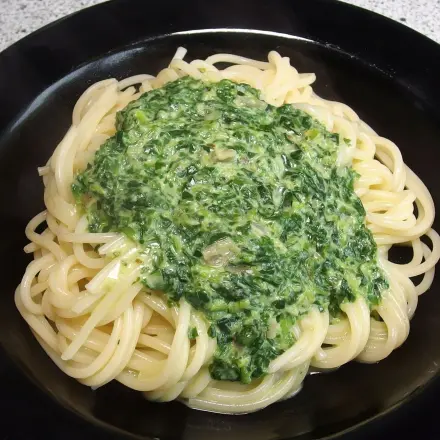 Schnelle Spaghetti mit Frischkäse-Spinat-Soße