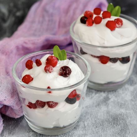 Erdbeeren mit Quark und Buttermilch statt Sahne