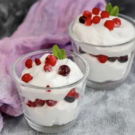 Erdbeeren mit Quark und Buttermilch statt Sahne