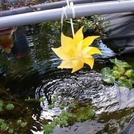 Wasserspiel für den Teich mit einer Windmühle