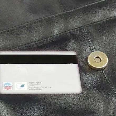 Vorsicht mit Magnetverschlüssen am Geldbeutel oder der Handtasche