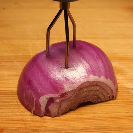 Zwiebeln schneiden ohne Geruch an den Händen