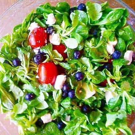 Feldsalat mit Blaubeeren