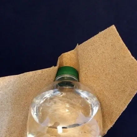 Öffnen von festsitzenden Schraubverschlüssen auf Flaschen