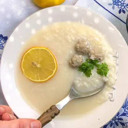 Reis als Suppeneinlage - so wird er nicht matschig