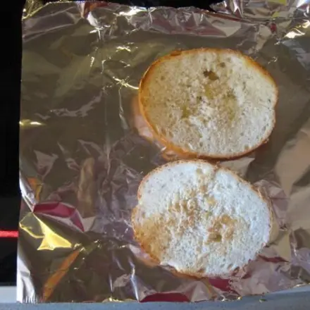 Brötchen & Brotscheiben auf Glaskeramikherdplatte rösten