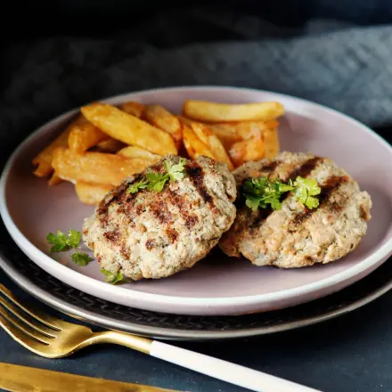 So bleiben Frikadellen aus Putenfleisch saftig