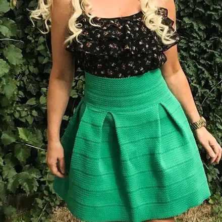 Elektrostatisch aufgeladener Rock