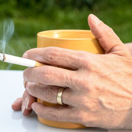 Nikotinflecken/Verfärbung der Haut entfernen