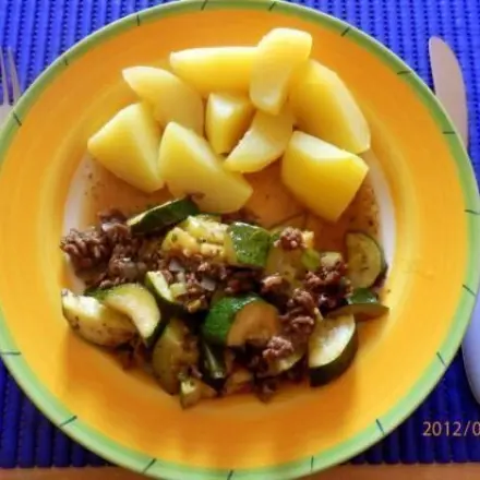 Schneller Zucchini-Hack-Topf