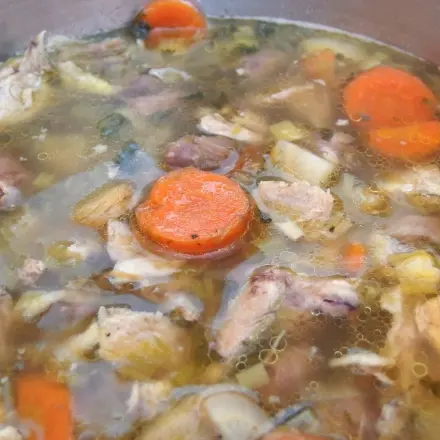 Hühnerbrühe lieblich im Geschmack