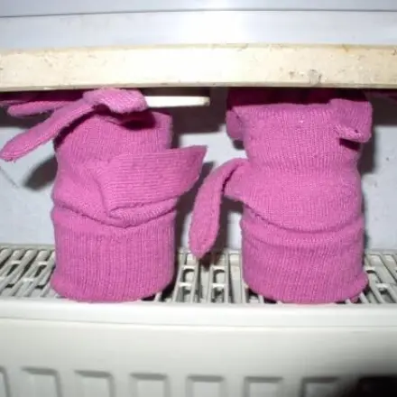 Nasse Handschuhe trocknen