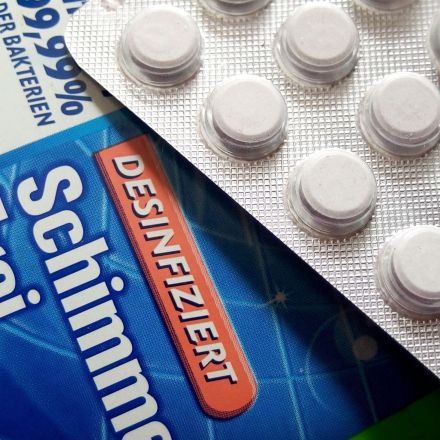 Medikamente und/oder Putzmittel kindersicher verwahren