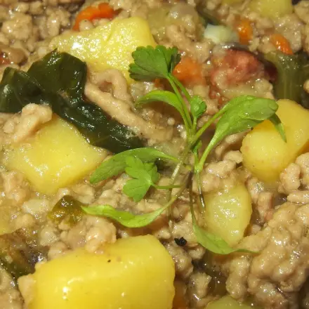 Kartoffel-Hackfleisch-Chinakohl-Eintopf naturell