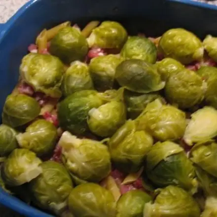 Nudel-Rosenkohl-Schinken-Gratin