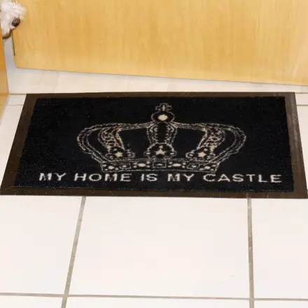 Rücksicht gegenüber Nachbarn: Sauberläufer im Treppenhaus