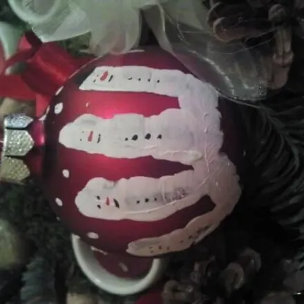 Christbaumkugel mit Schneemannfamilie, Bastelidee mit Kindern