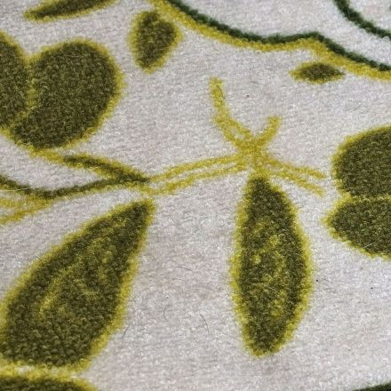 Glasreiniger gegen Flecken auf dem Teppichboden