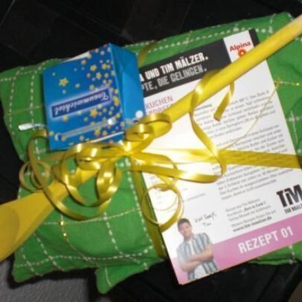 Ein Kochbuch originell einpacken