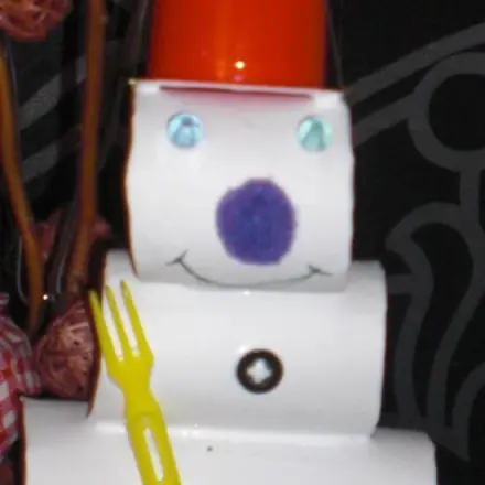 Schneemann aus Klopapierrolle