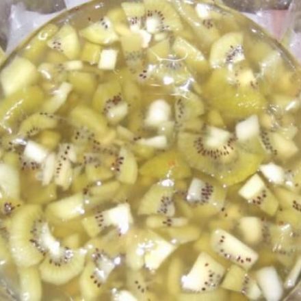 Kiwi-Bowle, brandgefährlich (auch von meiner Mutti...)