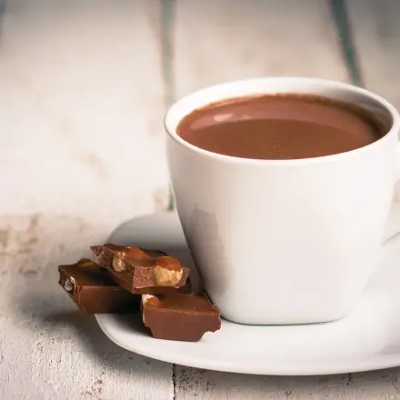 Heiße Schokolade mit Zimt und Batida de Coco