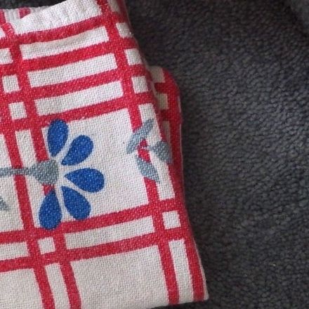 Druckstellen/Abdrücke von Möbeln im Teppichboden lindern