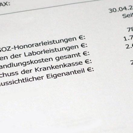 Zahnersatz-Kosten senken