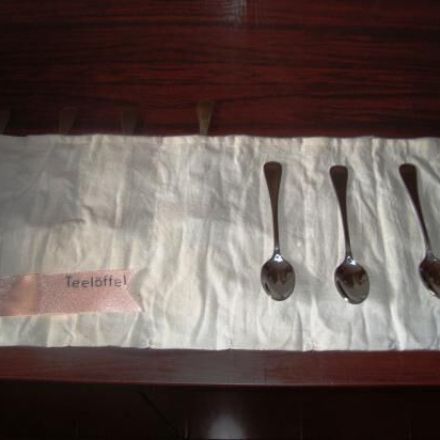 Platzsparendes Unterbringen von Besteck