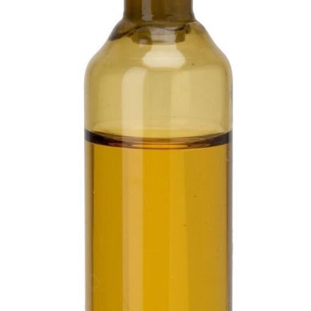Mit Teebaumöl gegen Fußpilz