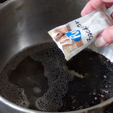 Verbrannte Töpfe reinigen