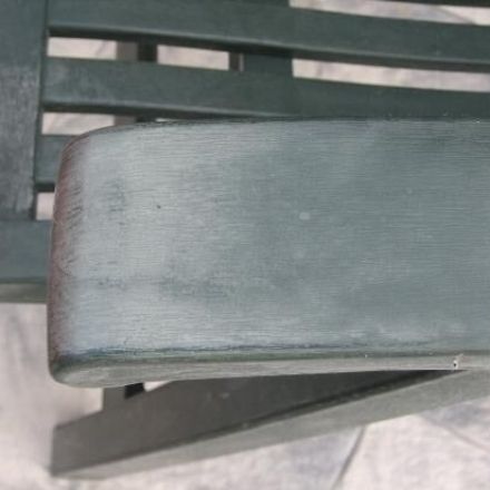 Alte dunkle Gartenmöbel wie neu