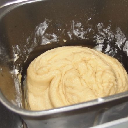 Hefeteig im Brotbackautomat zubereiten