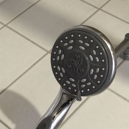 Duschkopf entkalken im Wasserkocher